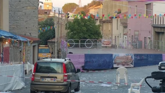 Sardegna, a Nule un'auto piomba sulla folla. massacro davvero sfiorato