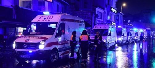 Istanbul, l'intervento dei mezzi di soccorso dopo l'attentato di Capodanno