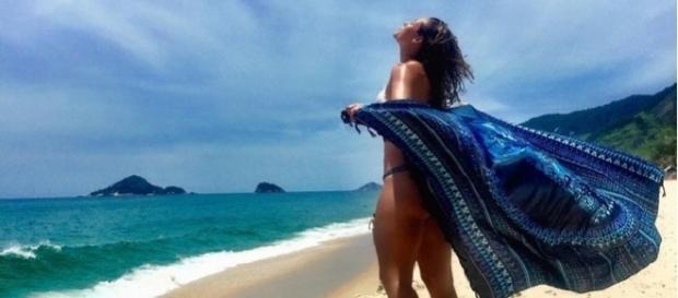 Paolla Oliveira manda 'boas energias' Paolla Oliveira manda 'boas energias'