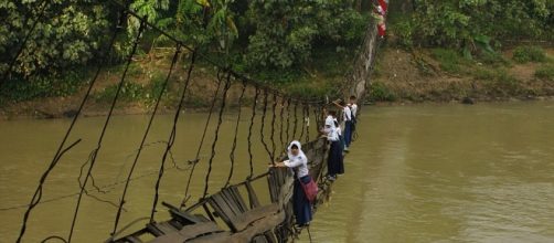 Colombia, ponte cede: 11 morti