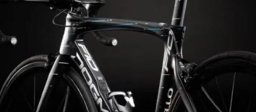 La nuova Pinarello Dogma F10 su cui correrà il Team Sky