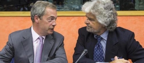 Nigel Farage e Beppe Grillo hanno deciso di restare uniti nell'Efdd.