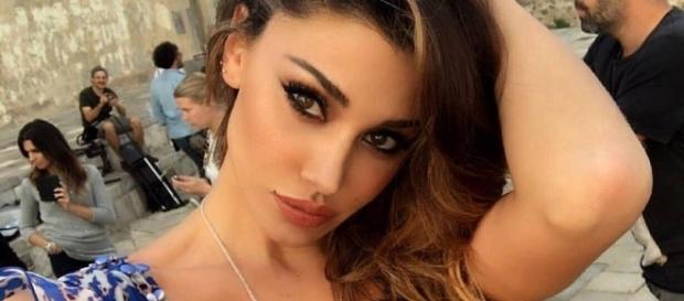 Belen Rodriguez riaccende il gossip pubblicando sui social una frase 'equivoca' Belen Rodriguez riaccende il gossip pubblicando sui social una frase 'equivoca'