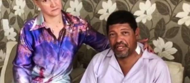 Camisa ensanguentada de Valdemiro é usada para 'curar' fiéis Camisa ensanguentada de Valdemiro é usada para 'curar' fiéis