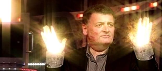 Doctor Who : Steven Moffat s'apprête à passer le flambeau à Chris Chibnall dans le rôle de Showrunner Doctor Who : Steven Moffat s'apprête à passer le flambeau à Chris Chibnall dans le rôle de Showrunner