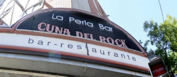 El mítico bar "La Perla" cuna del rock argentino cerró su puertas definitivamente. El mítico bar "La Perla" cuna del rock argentino cerró su puertas definitivamente.
