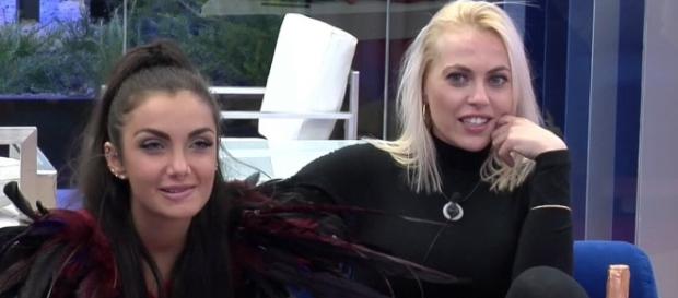 La relación entre Daniela y Elettra. La relación entre Daniela y Elettra.