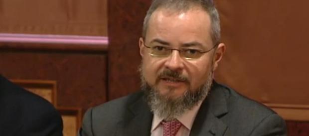 Presidente de la Asociación de Familiares de las Víctimas del Yak 42 Presidente de la Asociación de Familiares de las Víctimas del Yak 42