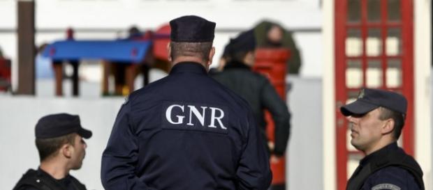 Sempe prontos para a acção, pela lei e pela grei Sempe prontos para a acção, pela lei e pela grei