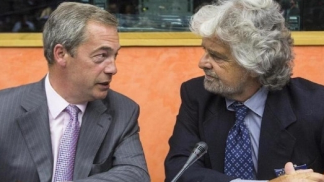 Nigel Farage e Beppe Grillo hanno deciso di restare uniti nell'Efdd.