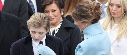Barron Trump gets his tie adjusted by his doting mom, Melania Trump. Photo: Blasting News Library - worldnewswiki.com