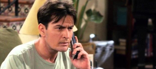 Charlie Sheen tente une nouvelle approche expérimentale pour combattre le VIH Charlie Sheen tente une nouvelle approche expérimentale pour combattre le VIH