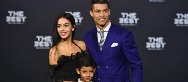 Cristiano Ronaldo con su novia y su hijo Cristiano Ronaldo con su novia y su hijo