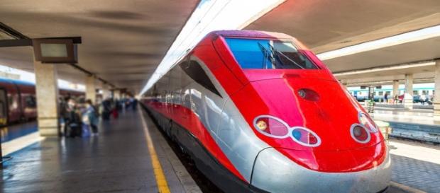 Il treno Frecciarossa di Trenitalia. Il treno Frecciarossa di Trenitalia.