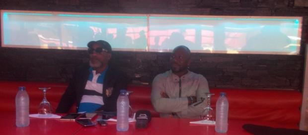 L'artiste Koffi Olomidé et l'annonceur et promoteur Serge Tamba L'artiste Koffi Olomidé et l'annonceur et promoteur Serge Tamba