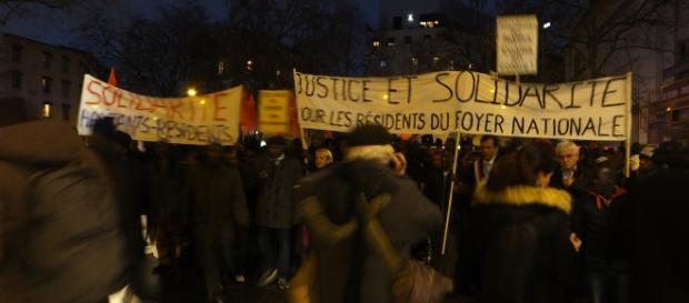 Les manifestants défilent mardi dans les rues de Boulogne Billancourt pour dénoncer l'incendie ayant entraîné un mort, deux blessés graves en 2016 Les manifestants défilent mardi dans les rues de Boulogne Billancourt pour dénoncer l'incendie ayant entraîné un mort, deux blessés graves en 2016