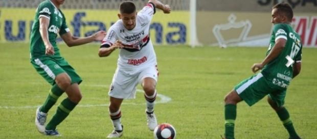 São Paulo foi melhor no primeiro tempo, mas não aproveitou as chances São Paulo foi melhor no primeiro tempo, mas não aproveitou as chances