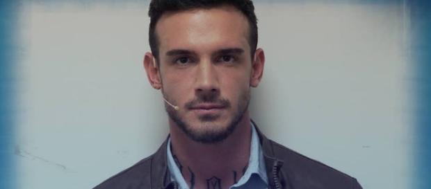 Uomini e Donne: Lucas Peracchi querelato dalla De Filippi Uomini e Donne: Lucas Peracchi querelato dalla De Filippi