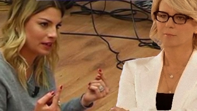 Tensione tra Maria De Filippi ed Emma Marrone.