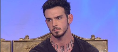 Lucas Peracchi querelato perchè ha diffamato il programma 'Uomini e donne'