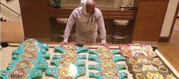 Bitch Please! Photo: Mayweather and Conor Facebook Fanpage Bitch Please! Photo: Mayweather and Conor Facebook Fanpage