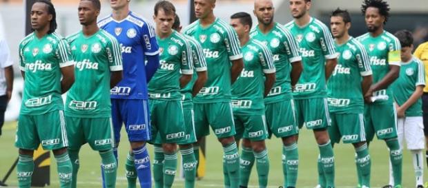 Dudu enfileirado para cantar o Hino Nacional Dudu enfileirado para cantar o Hino Nacional