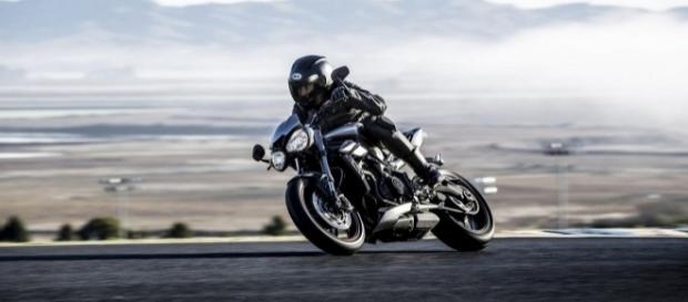 Nova Triumph Street Triple 2017 passa a contar com motor de 765 cc Nova Triumph Street Triple 2017 passa a contar com motor de 765 cc