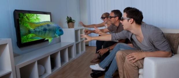 People watching a 3D television - Whats On Netflix - whats-on-netflix.com People watching a 3D television - Whats On Netflix - whats-on-netflix.com