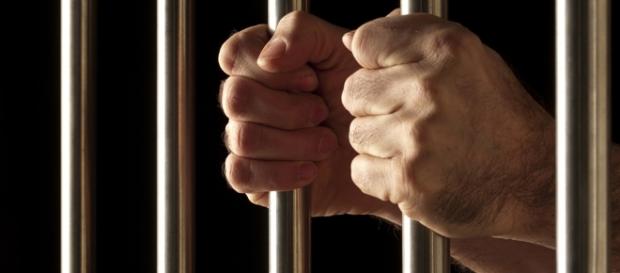 Preso escapa de prisão ao se passar pelo seu irmão gêmeo Preso escapa de prisão ao se passar pelo seu irmão gêmeo