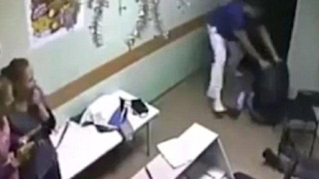 Russia, medico uccide paziente con un pugno durante una visita