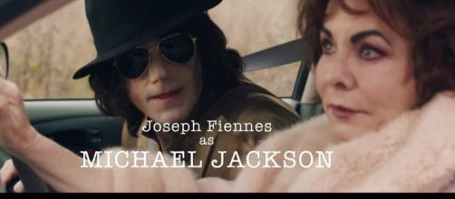 Michael Jackson interpretato da Joseph Fiennes in 'Urban Myths'.