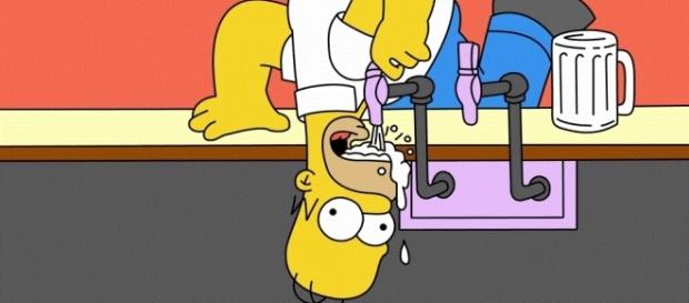Após o consumo de bebidas alcoólicas, muitas pessoas sentem uma fome quase incontrolável Após o consumo de bebidas alcoólicas, muitas pessoas sentem uma fome quase incontrolável