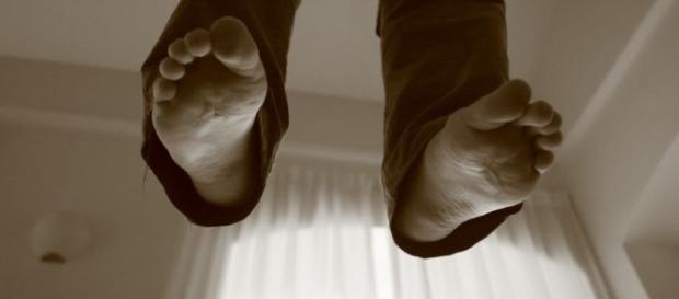 Agrigento, giovane si suicida gettandosi dal balcone ... - infoagrigento.it Agrigento, giovane si suicida gettandosi dal balcone ... - infoagrigento.it
