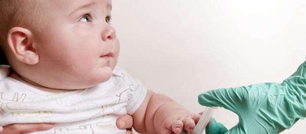 Controversa legată de vaccinarea copiilor este un subiect fierbinte în România Controversa legată de vaccinarea copiilor este un subiect fierbinte în România