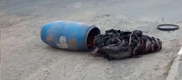 Corpo é encontrado em uma lixeira Corpo é encontrado em uma lixeira