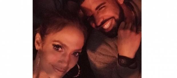 Drake et Jennifer Lopez : Leur relation amoureuse est en train de ‘causer des problèmes’ Drake et Jennifer Lopez : Leur relation amoureuse est en train de ‘causer des problèmes’