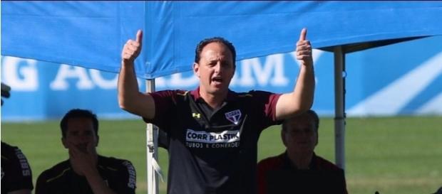Em seu primeiro jogo comandando o São Paulo, Rogério Ceni viu seus comandado vencerem por 9 a 1 (Créditos: Rubens Chiri / saopaulofc.net) Em seu primeiro jogo comandando o São Paulo, Rogério Ceni viu seus comandado vencerem por 9 a 1 (Créditos: Rubens Chiri / saopaulofc.net)