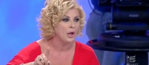U&D: Tina Cipollari contro una dama del Trono over. U&D: Tina Cipollari contro una dama del Trono over.