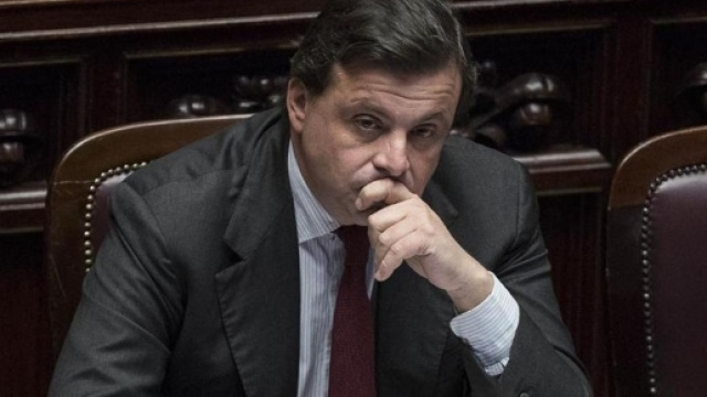 Alitalia, Calenda: “Azienda gestita male, le colpe non ricadano ... - lastampa.it