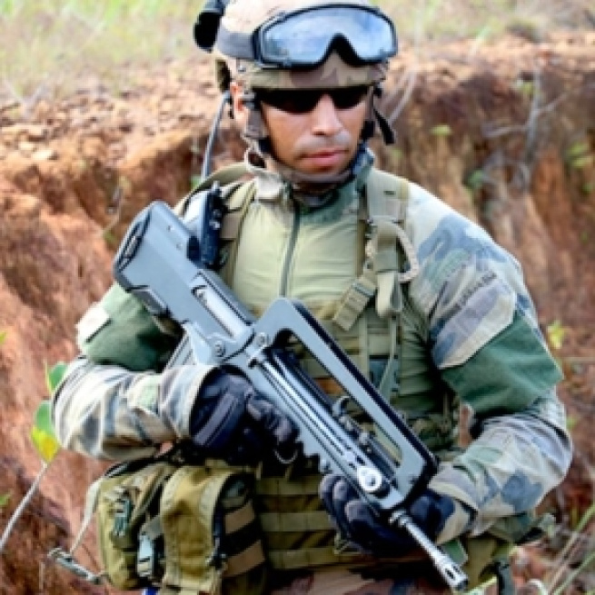 Ejercicios militares con soldados hambrientos