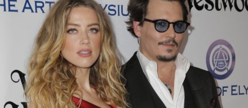 Amber Heard e Johnny Depp divorziano.
