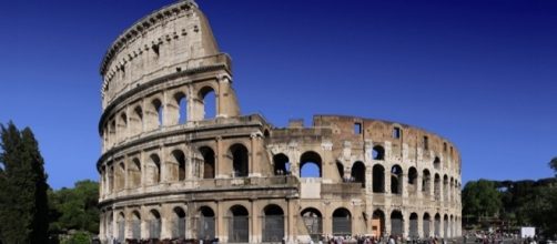 Roma: turisti tentano di scavalcare cancelli Colosseo