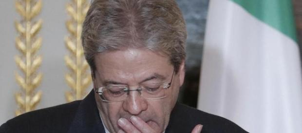 Dopo essere stato dimesso, Gentiloni ha subito presieduto il Consiglio dei Ministri Dopo essere stato dimesso, Gentiloni ha subito presieduto il Consiglio dei Ministri