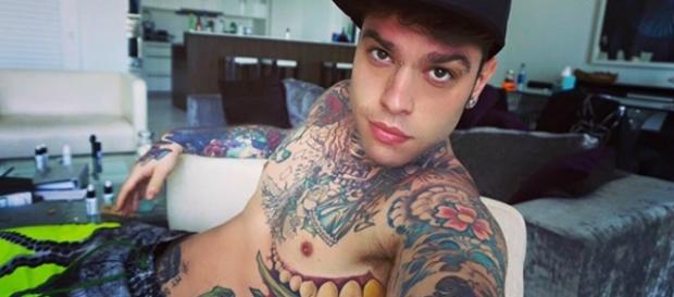 Fedez in Un passo dal cielo 4: colpi di scena in arrivo Fedez in Un passo dal cielo 4: colpi di scena in arrivo