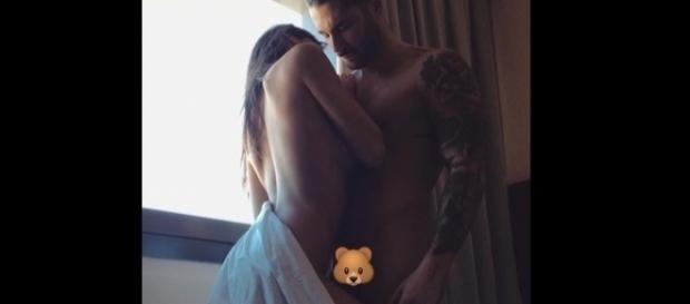 La pareja fue muy cuidadosa de no mostrar más de lo debido La pareja fue muy cuidadosa de no mostrar más de lo debido