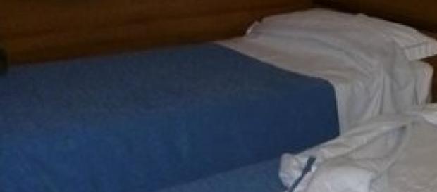 Un letto e una coperta, gesto di solidarietà Un letto e una coperta, gesto di solidarietà