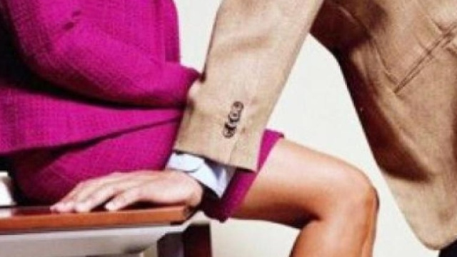 Amanti focosi scoperti nel bagno di un bar di Salerno