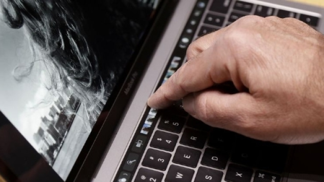 Apple's new Touch Bar looks like an ergonomic nightmare ... - onewayempire.com