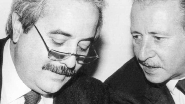 Falcone | LO SMOKING DEL MAIALE - wordpress.com