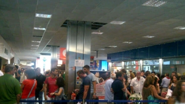 Si separa dal marito e diventa poverissima: 57enne costretta a vivere in aeroporto.